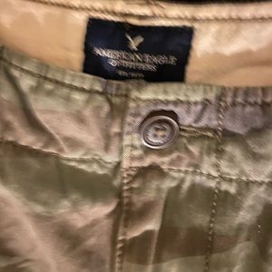 American Eagle camouflage short pants